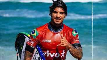 Gabriel Medina avança e segue como único brasileiro em Fiji