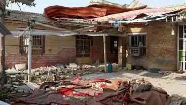 Irã sepulta vítimas de ataque e dispara contra Kuwait