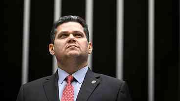 Aliados de Alcolumbre articulam pedido de impeachment a André Mendonça