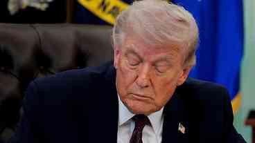 Corte dos EUA barra plano de Trump para restringir voto pelo correio