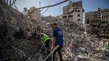 Prédio danificado durante guerra desaba e mata 20 em Gaza