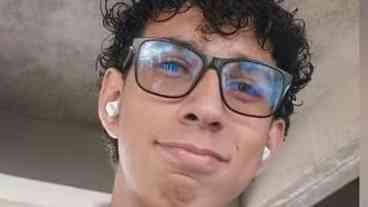 Menino morto ao salvar amiga em assalto é sepultado sob protesto
