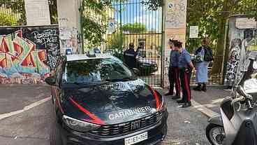 Professora é esfaqueada por aluno de 13 anos em escola de Roma