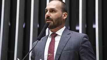 Atuação de Eduardo Bolsonaro deixa ’01’ diante risco de perda de votos