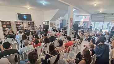 Livraria movimenta vida cultural de pequeno município de SP