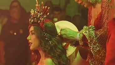 Anitta é coroada rainha de bateria da Grande Rio