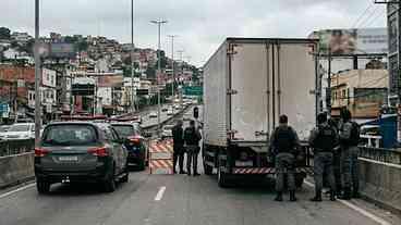 Rio responde por mais da metade dos roubos de carga no Brasil