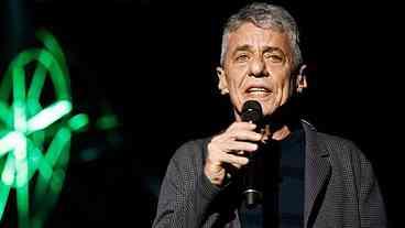 Chico Buarque denuncia ameaça de morte nas redes sociais