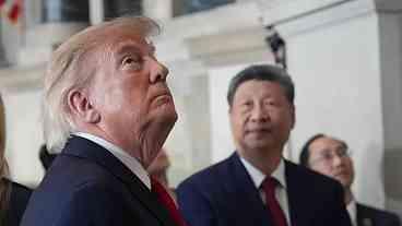 Trump cita risco às empresas dos EUA em parceria de IA com Xi