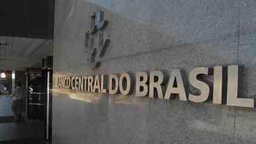 Analistas financeiros preveem inflação mais alta, com juros estáveis