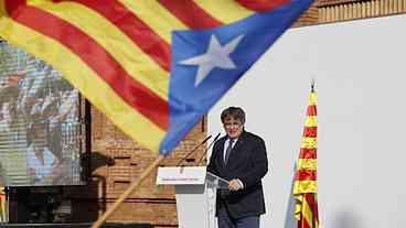 Espanha suspende prisão de líder separatista catalão