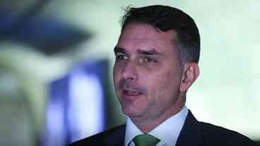Flávio Bolsonaro garante que não fugirá aos debates com líder petista