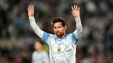 Messi se despede da seleção argentina com gol e emoção