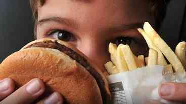 OMS cria orientações para combater obesidade entre jovens