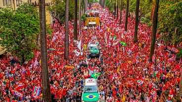 As ruas, as redes e o almoço do domingo