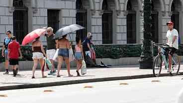 Rio enfrenta calor e pancadas de chuva