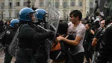 Meloni defende policiais após confrontos na Itália