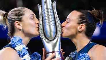 Stefani e Dabrowski vencem em Wuhan e lideram ranking