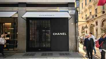 Marcas de luxo suspendem atividades por temor de...