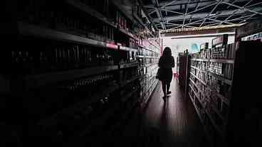Procon aplica multa milionária à Enel por falta de luz em...