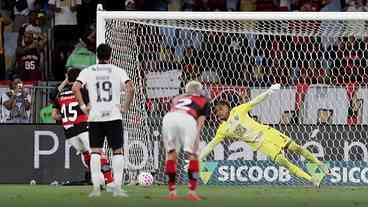 Flamengo segura liderança do Brasileirão com gol decisivo
