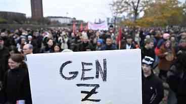 Jovens europeus protestam contra gastos e cortes na educação
