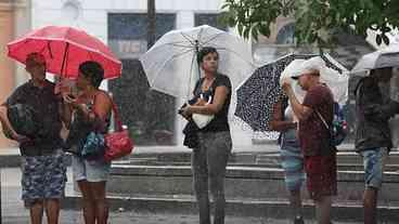 Inmet aponta risco de chuva em três regiões brasileiras