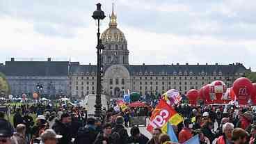 Franceses voltam às ruas para protestar contra reforma