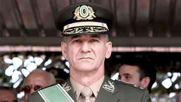 Lula mantém GSI sob a égide militar, mas aprova plano de demissões