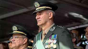 Indicado pelo comandante Paiva, general assume o comando do GSI