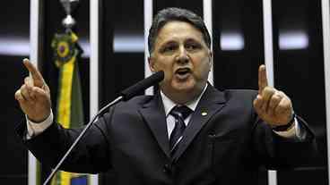 Após a derrota, Bolsonaro leva maior parte do seu dinheiro para os EUA