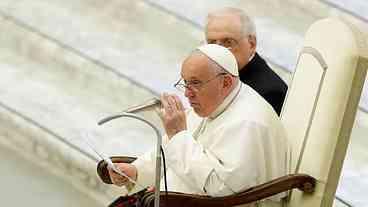 Papa Francisco cobra fim de 'guerra sem sentido' contra meio ambiente