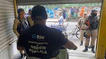 Seop interdita depósito clandestino de mercadorias em Copacabana