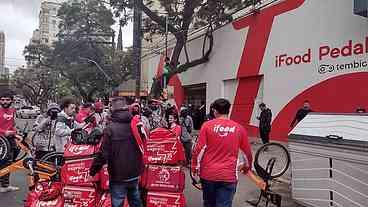 Entregadores do iFood convocam greve nacional