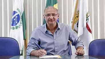 Prefeito de Araucária é suspeito de gastar R$ 9 milhões em nomeações de parentes