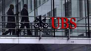 Fusão entre Credit Suisse e UBS gera titã financeiro global