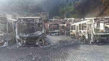 Laudo aponta indício de incêndio criminoso em garagem de ônibus de Petrópolis