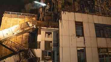 Ataques russos na Ucrânia deixam mortos e causam danos