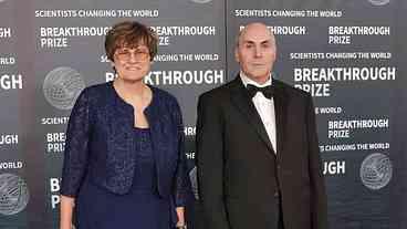 Prêmio Nobel de Medicina vai para pesquisadores da vacina mRNA