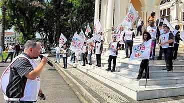 Após crime de racismo e xenofobia, frentistas protestam em Curitiba
