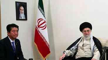 Aiatolá diz a premiê japonês que não pretende fazer ou usar armas nucleares