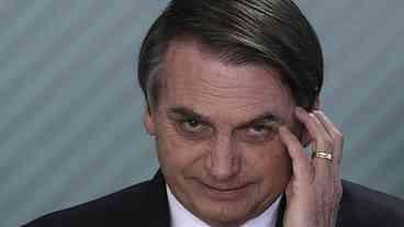 Em dia de nova denúncia, Bolsonaro usa desculpa para negar entrevistas