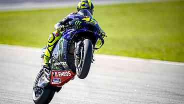Valentino Rossi assina contrato para mais uma temporada na MotoGP