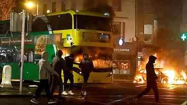 Polícia da Irlanda faz 34 prisões após tumultos em Dublin