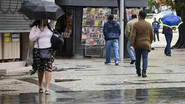Chegada de frente fria derruba temperaturas no Rio