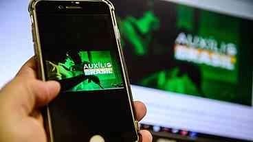 Promessa de Bolsonaro de Auxílio Brasil de R$ 600 envolve manobra ilegal