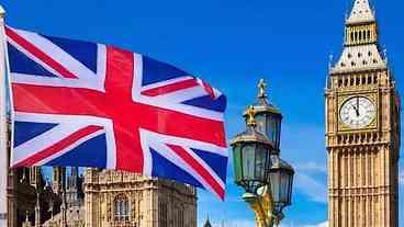 Premiê britânico perde ministros importantes em grave crise