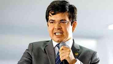 Senador pede ao STF que general se explique sobre crimes no MEC