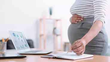 Papa Francisco pede fim de demissão de mulheres que engravidam