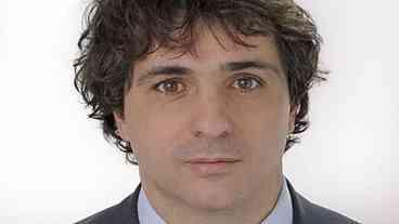 GloboNews transforma seus principais comentaristas em estátuas